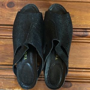 Black clogs barely worn